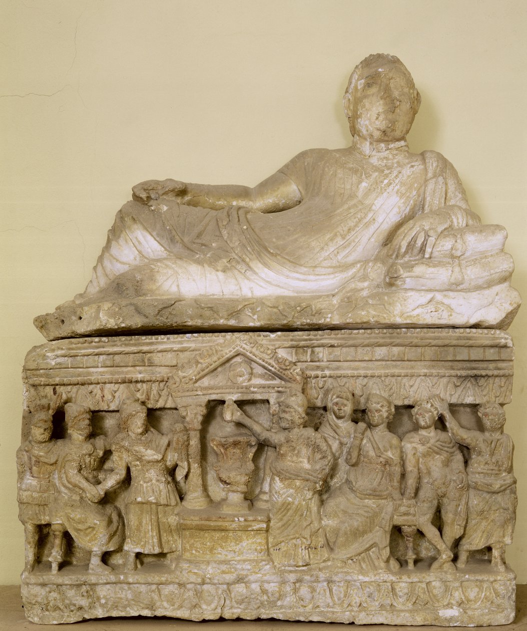 Cinerary urna (alabaster) av Etruscan