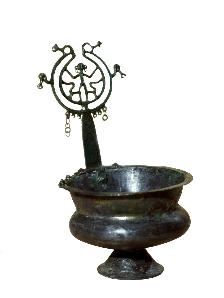 Kopp med dekorativt handtag och människofigur (brons) av Etruscan