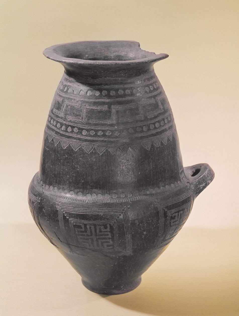 Etruskisk cinerary urna med geometrisk dekoration, Villanovan period, 8th century BC (keramik) av Etruscan