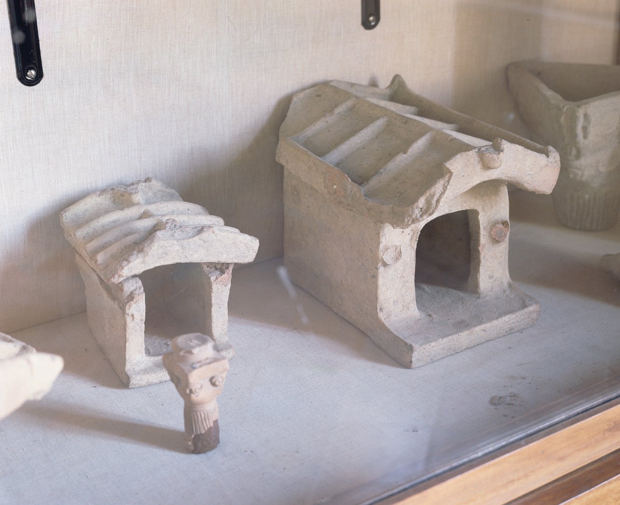 Gravurnor (lera) av Etruscan