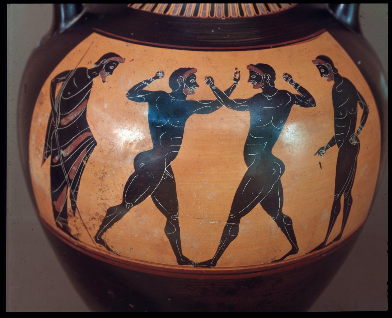 Etruskisk civilisation: Terracotta amphora decoree d"une scene de pugilat, detalj 550-500 f.Kr. Från krigarens grav i Vulci, Italien av Etruscan