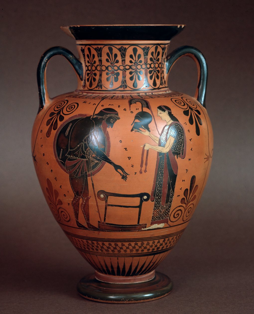 Etruskisk civilisation: terrakottahydria som representerar Thetis som överlämnar vapen till sin son Akilles, 550-500 f.Kr. från Cerveteri, Italien av Etruscan