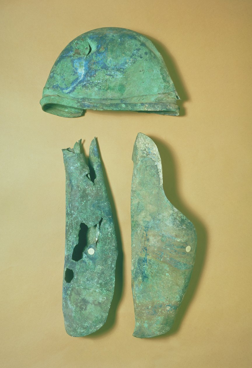 Hjälm och grevar, italo-etruskisk, tidigt 500-tal f.Kr. (brons) av Etruscan