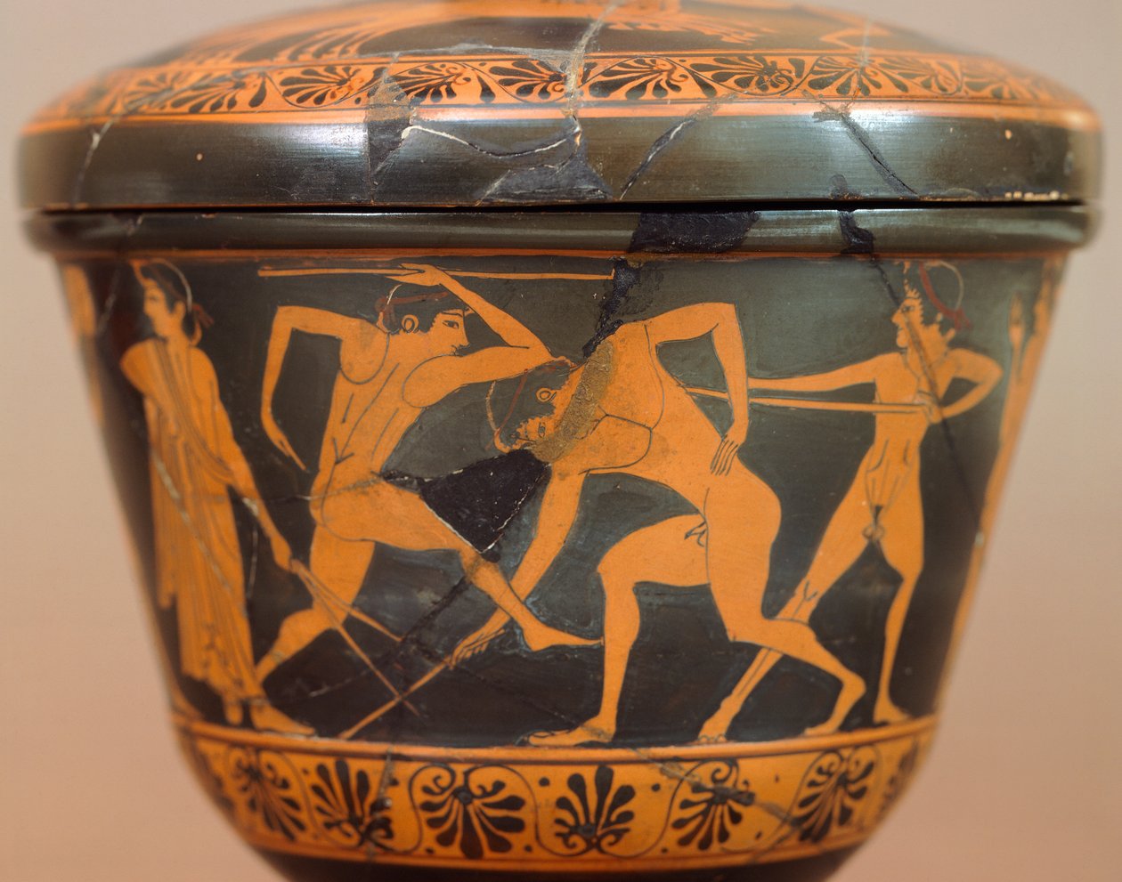 Pyxis med idrottare i gymmet. Rödfigurkeramik, från Cerveteri (Lazio). Etruskisk civilisation, 400-talet f.Kr. av Etruscan