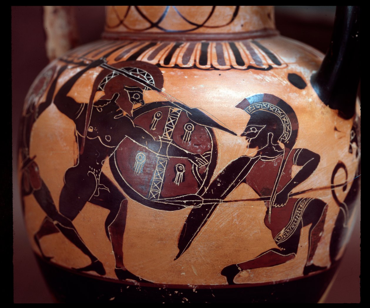 Terrakotta amfora med representation av en duell mellan två soldater, 520-500 f.Kr. av Etruscan