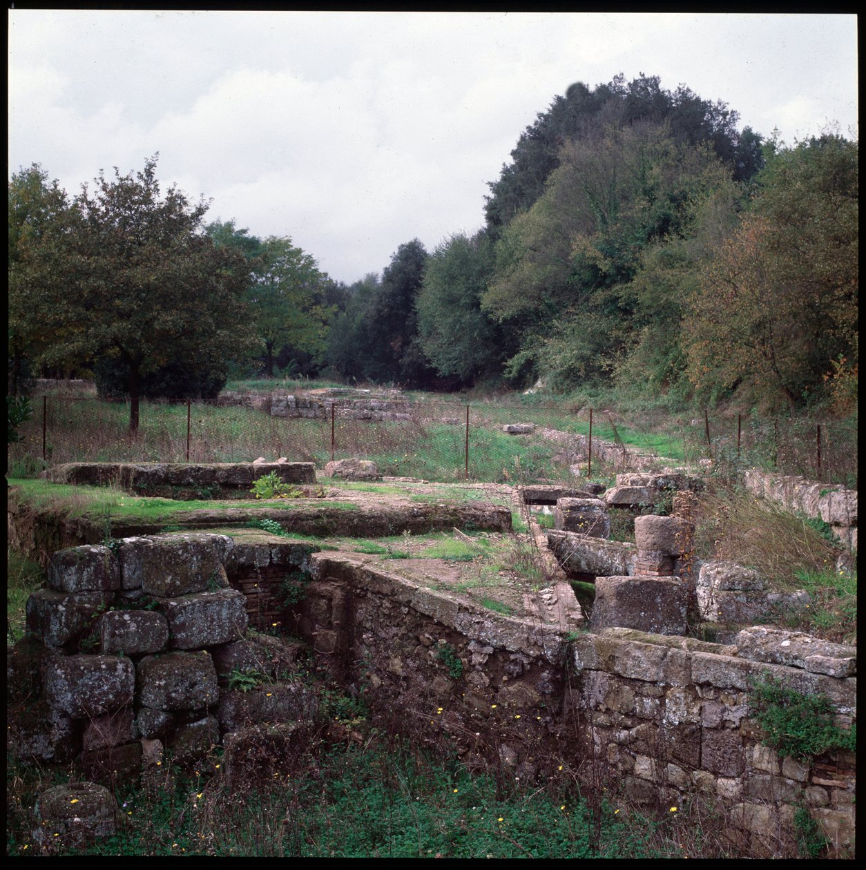 Etruskisk civilisation: utsikt över platsen för Veio (Veies) 700-400-talet f.Kr. (etruskisk konst: utsikt över platsen för Veii, 700-talet f.Kr.) Lazio Italien av Etruscan Etruscan