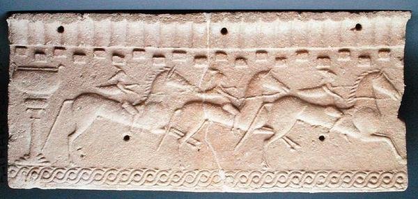 Plakett med en relief av ryttare (sten) av Etruscan Etruscan