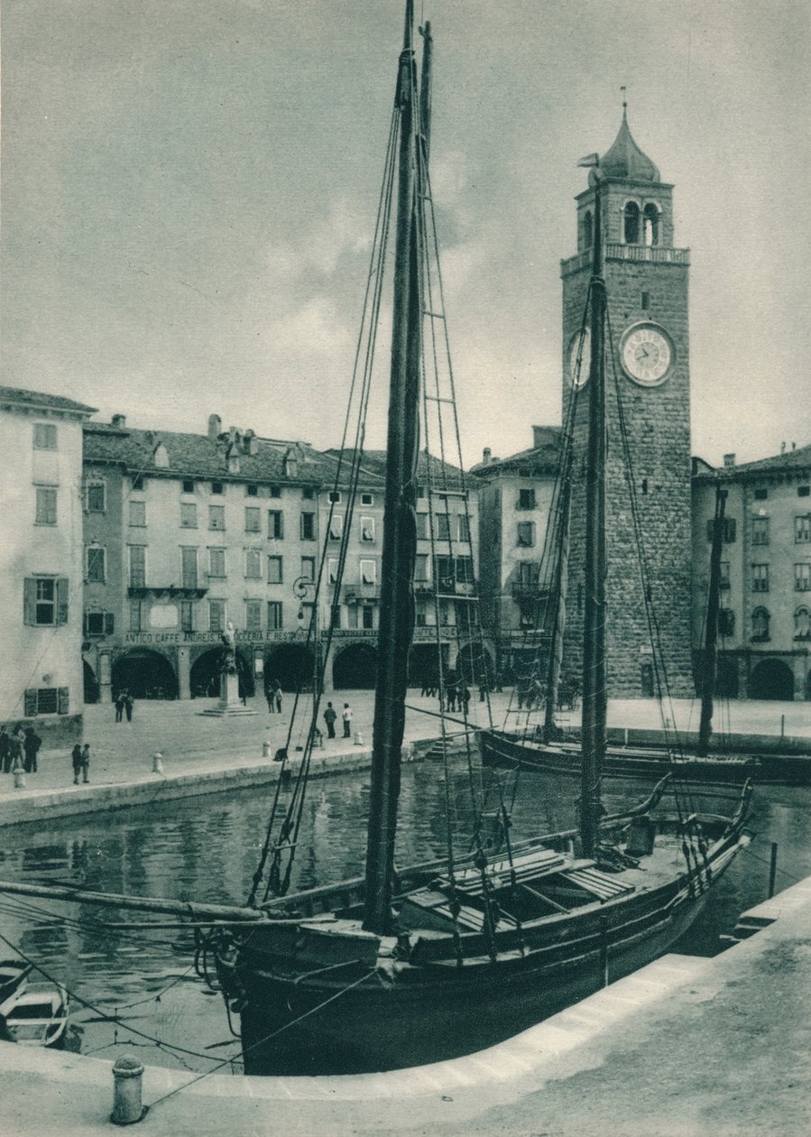 Hamnen och Torre Apponale, Riva del Garda, Italien, 1927 av Eugen Poppel