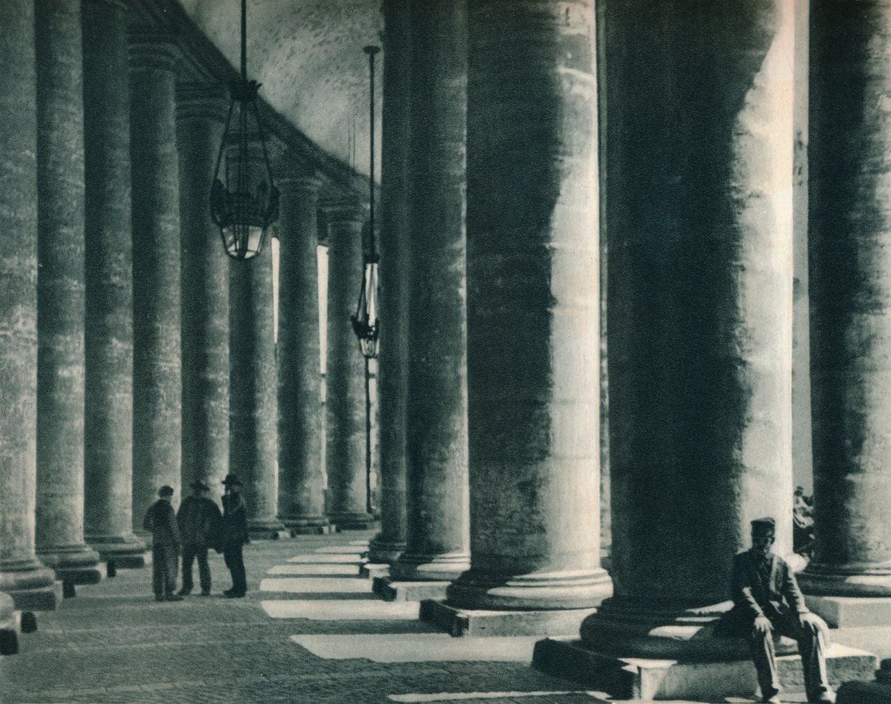 Del av pelargången vid Petersplatsen, Rom, Italien, 1927 av Eugen Poppel
