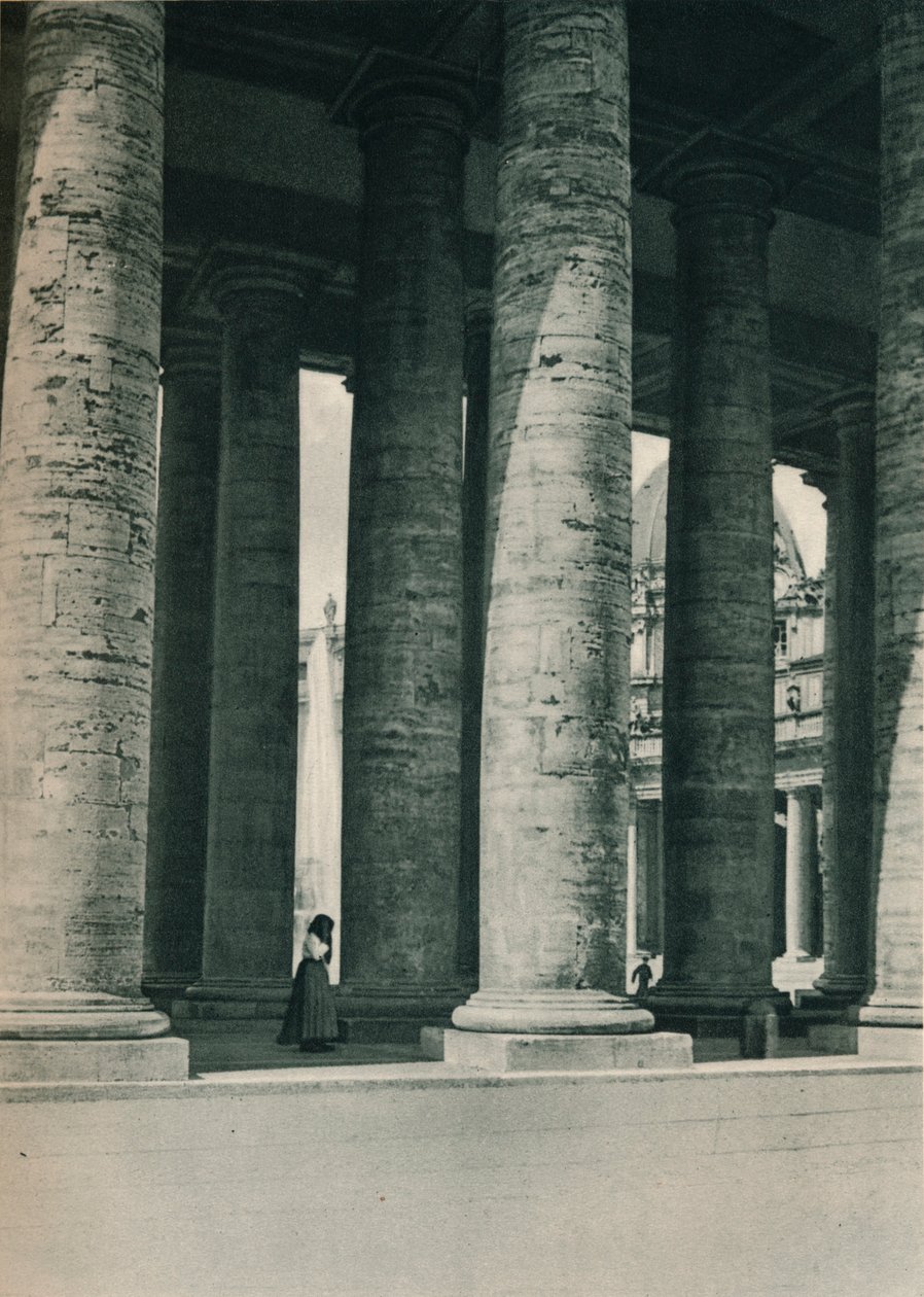 En del av pelargången vid St Peters Square, Rom, Italien, c1926 1927 av Eugen Poppel