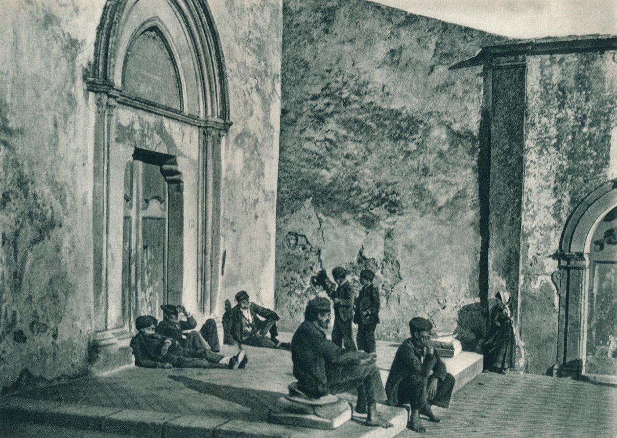 Vilar utanför en kyrka, Taormina, Sicilien, Italien, 1927 av Eugen Poppel