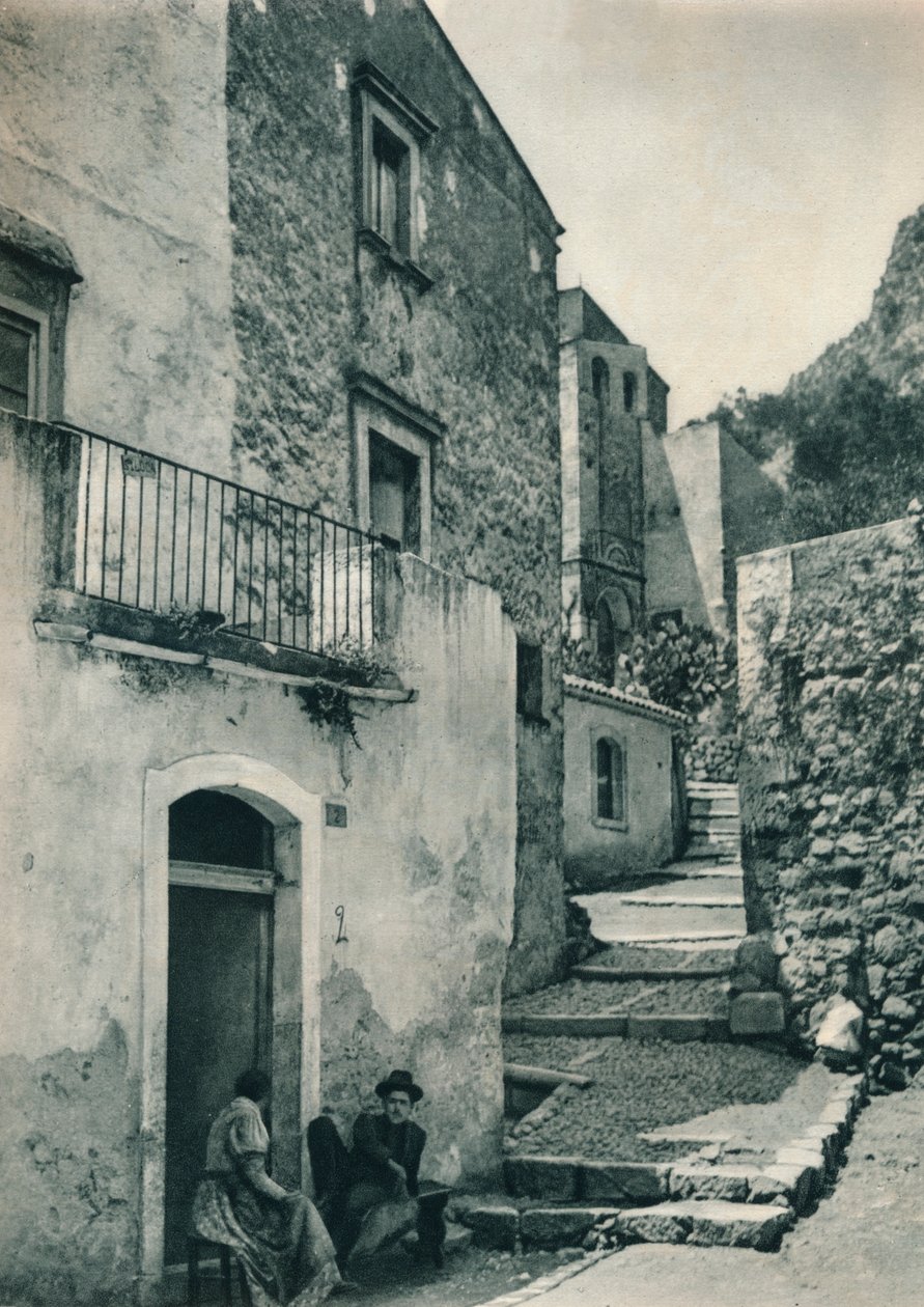 Gata i Taormina, Sicilien, Italien, 1927 av Eugen Poppel
