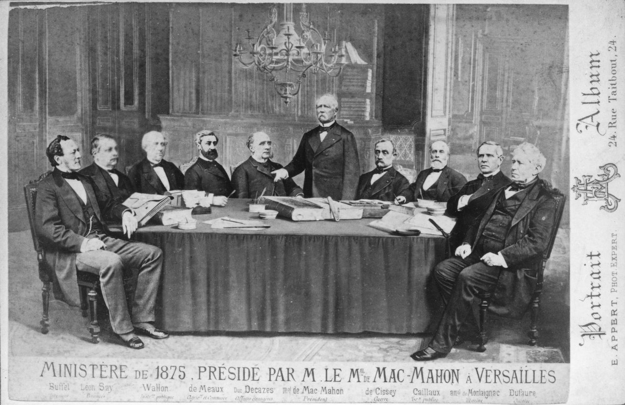 1875 års ministerium under ledning av marskalk Edme Patrice Maurice Mac-Mahon (1808-93) i Versailles 1875 av Eugene Appert
