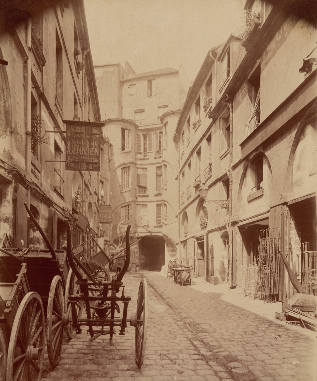 Cour du Dragon av Eugène Atget