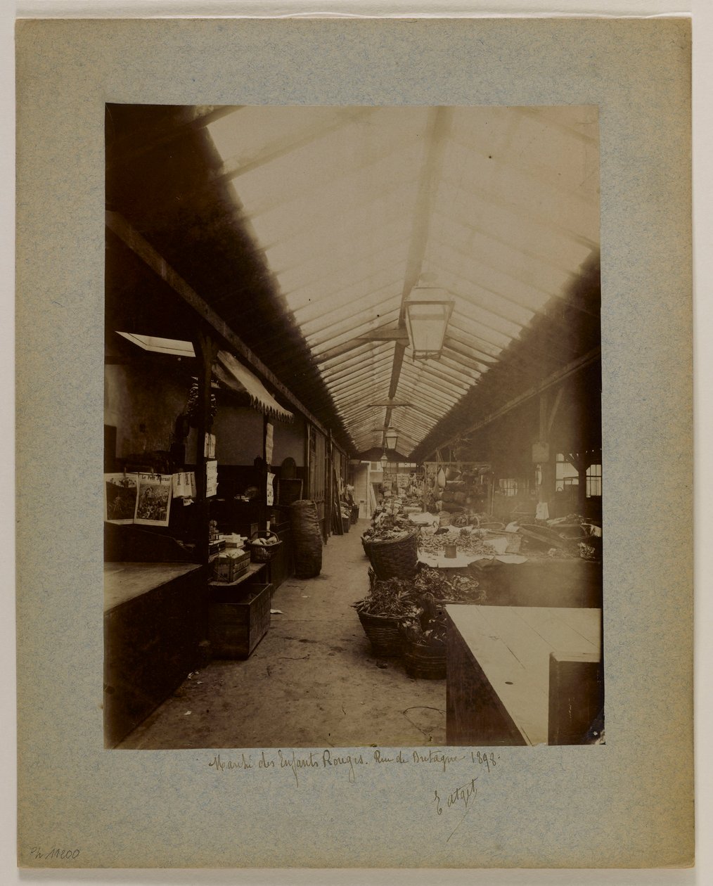 Marché des Enfants-Rouges, rue de Bretagne, 3:e arrondissementet, Paris av Eugène Atget