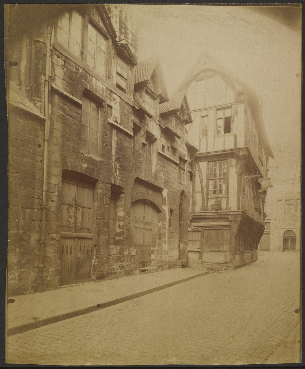 Rouen, hus på rue Saint-Romain av Eugène Atget