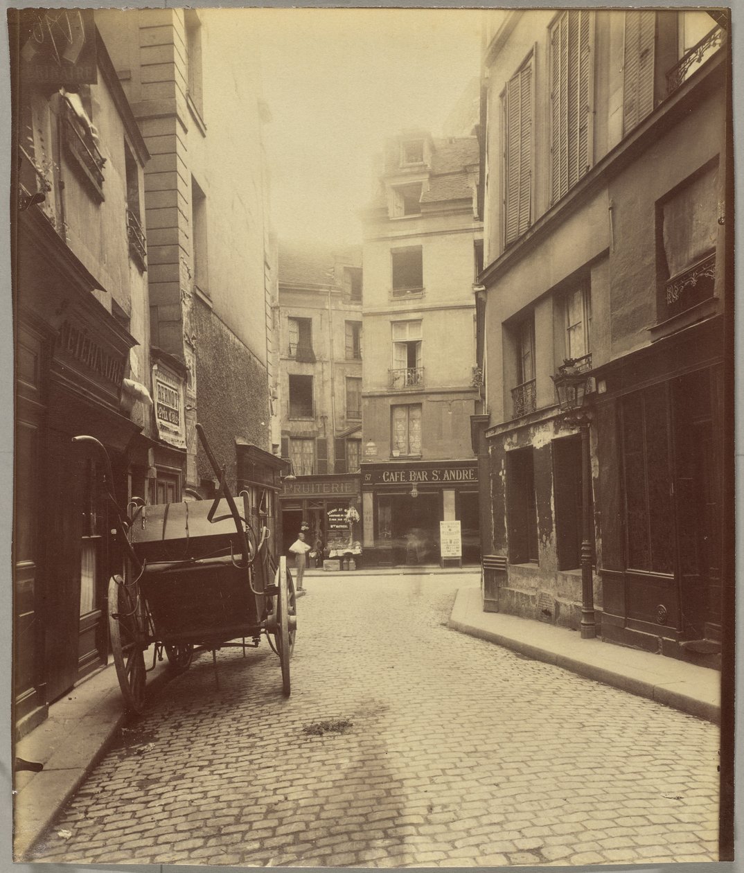 Rue Mazet och Rue Saint-André-des-Arts av Eugène Atget