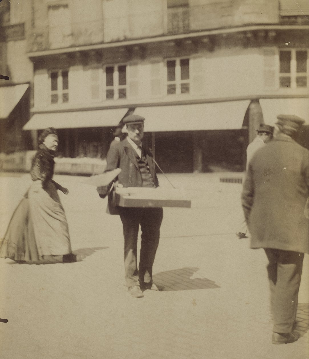 [Gatuförsäljare] av Eugène Atget