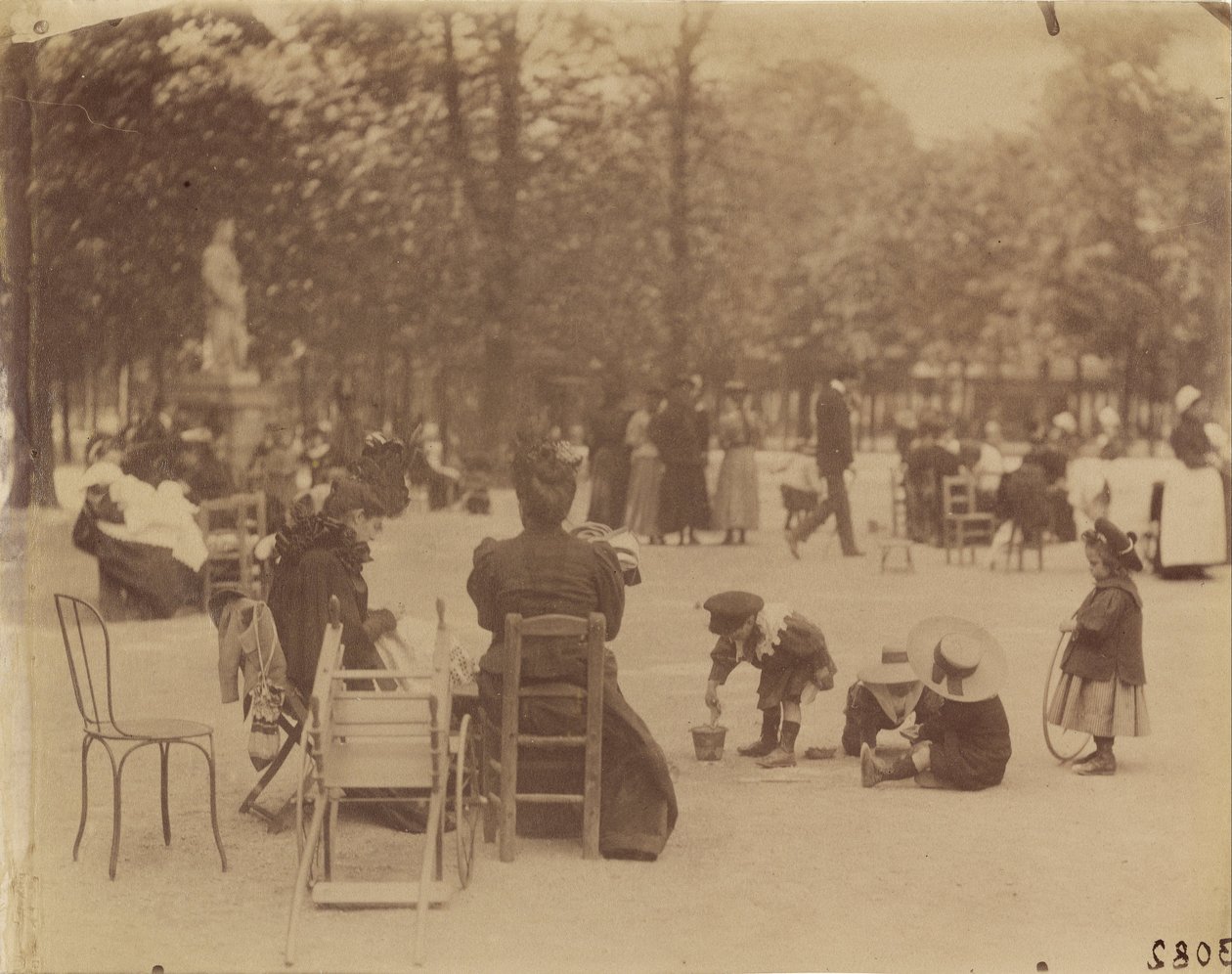 (Kvinnor och barn i Luxembourgträdgården) av Eugène Atget
