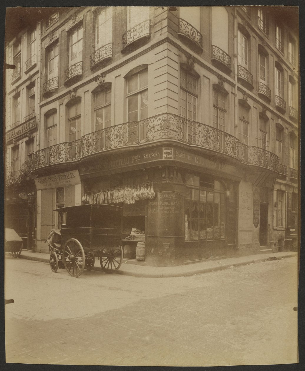 54 Rue Saint-Honoré och 1 Rue des Prouvaires, (1° Arr.) av Eugène Atget