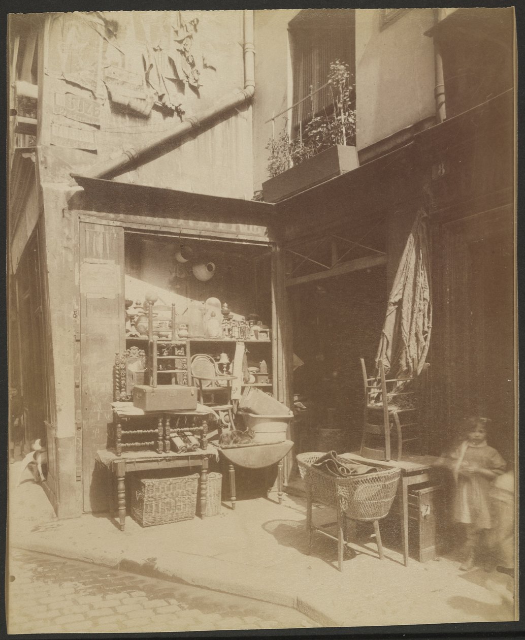 Brocanteur, Un Coin de la Rue Beaubourg, 8 (4) av Eugène Atget