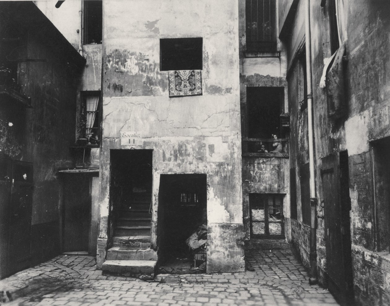 Gård, 41 rue Broca, Paris, 5:e arrondissementet, 1912 (albumin silvertryck) av Eugène Atget