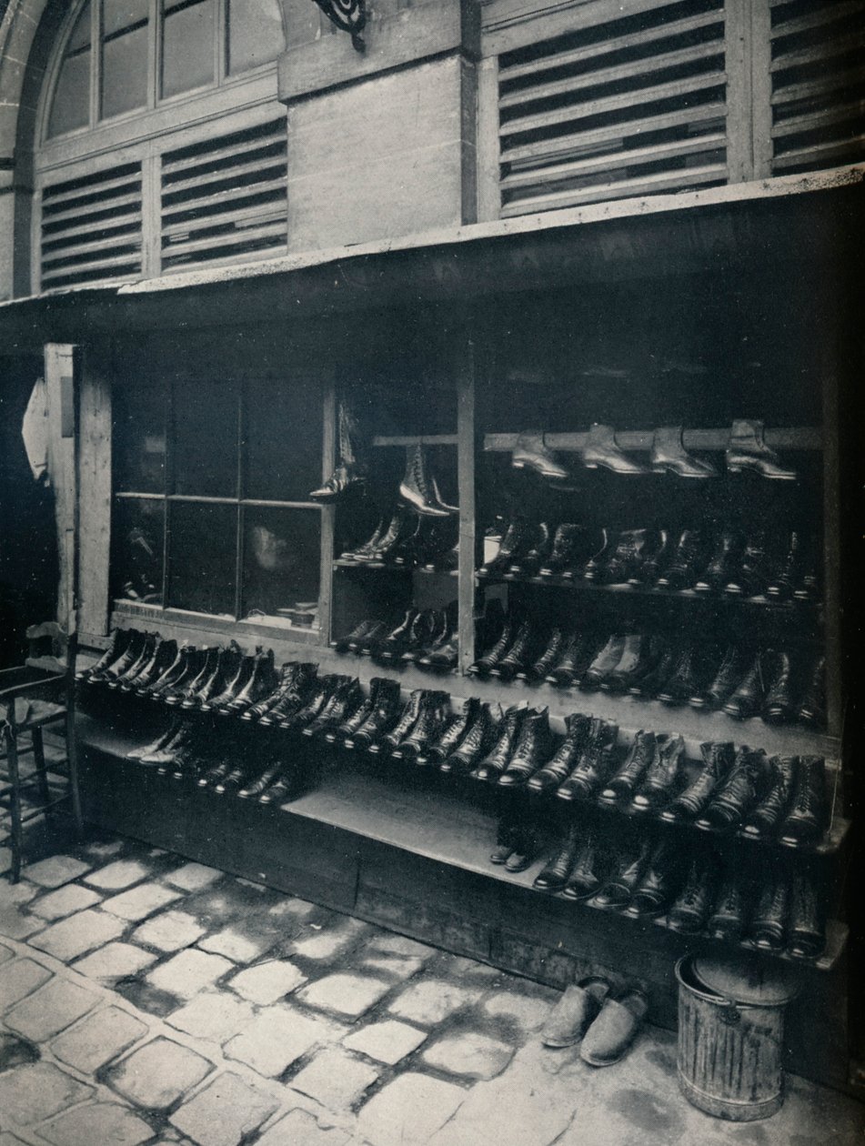Gamla skor, c1877--1927, 1929 av Eugène Atget