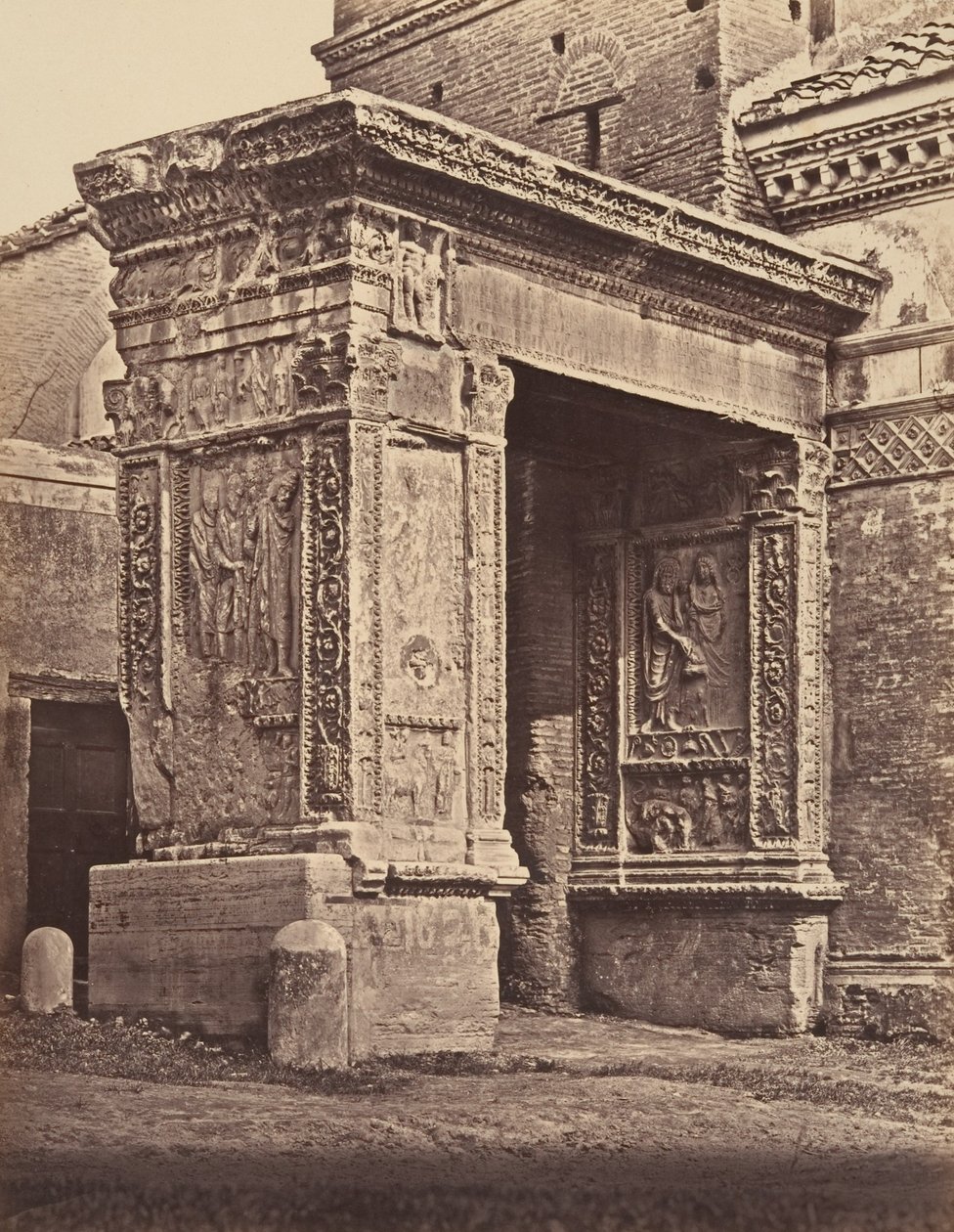 Argentariens båge, ställd mot kyrkan San Giorgio al Velabro, 1848-52. av Eugène Constant