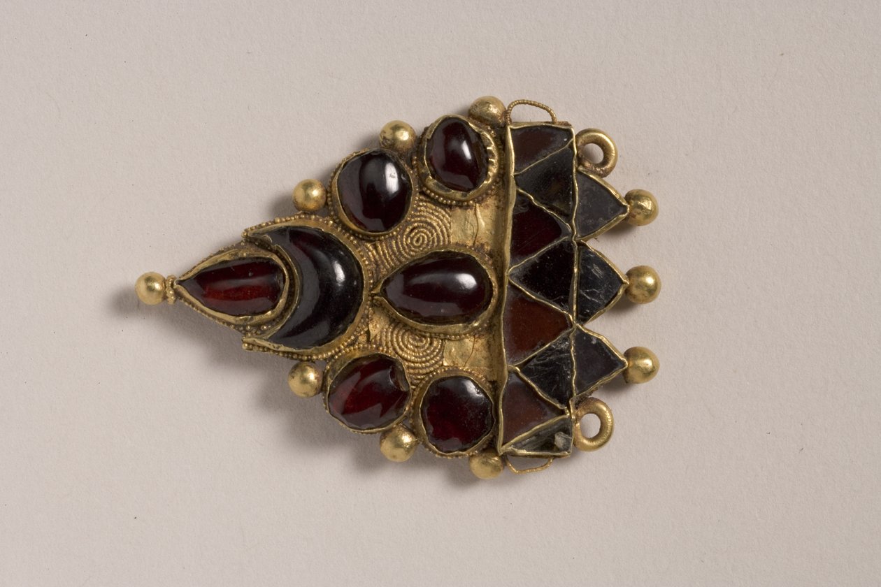 Hänge, c.400-talet e.Kr. (guld och granat) av European
