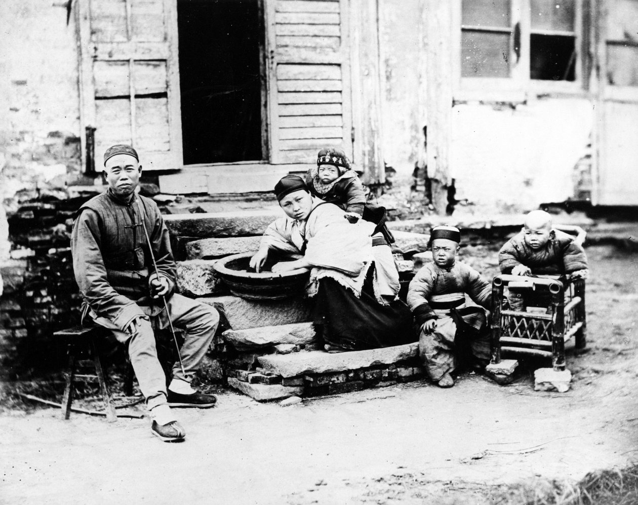 En kinesisk familjescen, ca 1870-talet av European Photographer