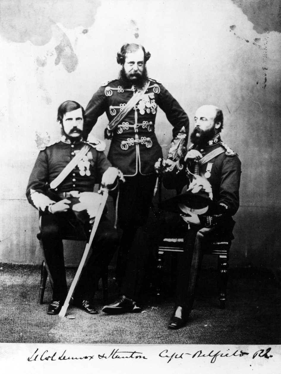 Överstelöjtnant Lennox och Stanton och kapten Belfield R.E., ca 1860 av European Photographer