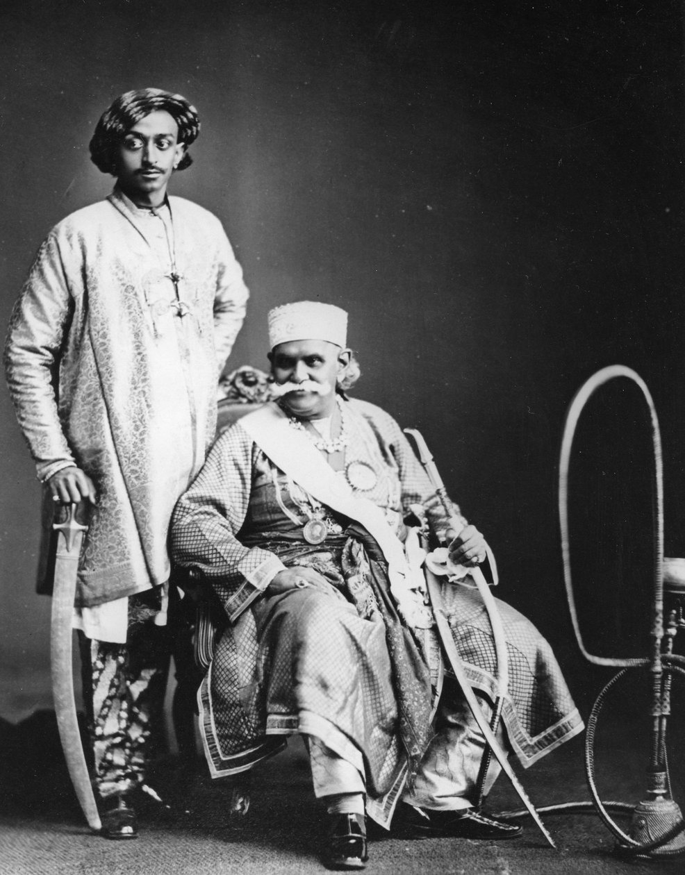 Maharajan av Benares och hans son, ca 1870-talet av European Photographer