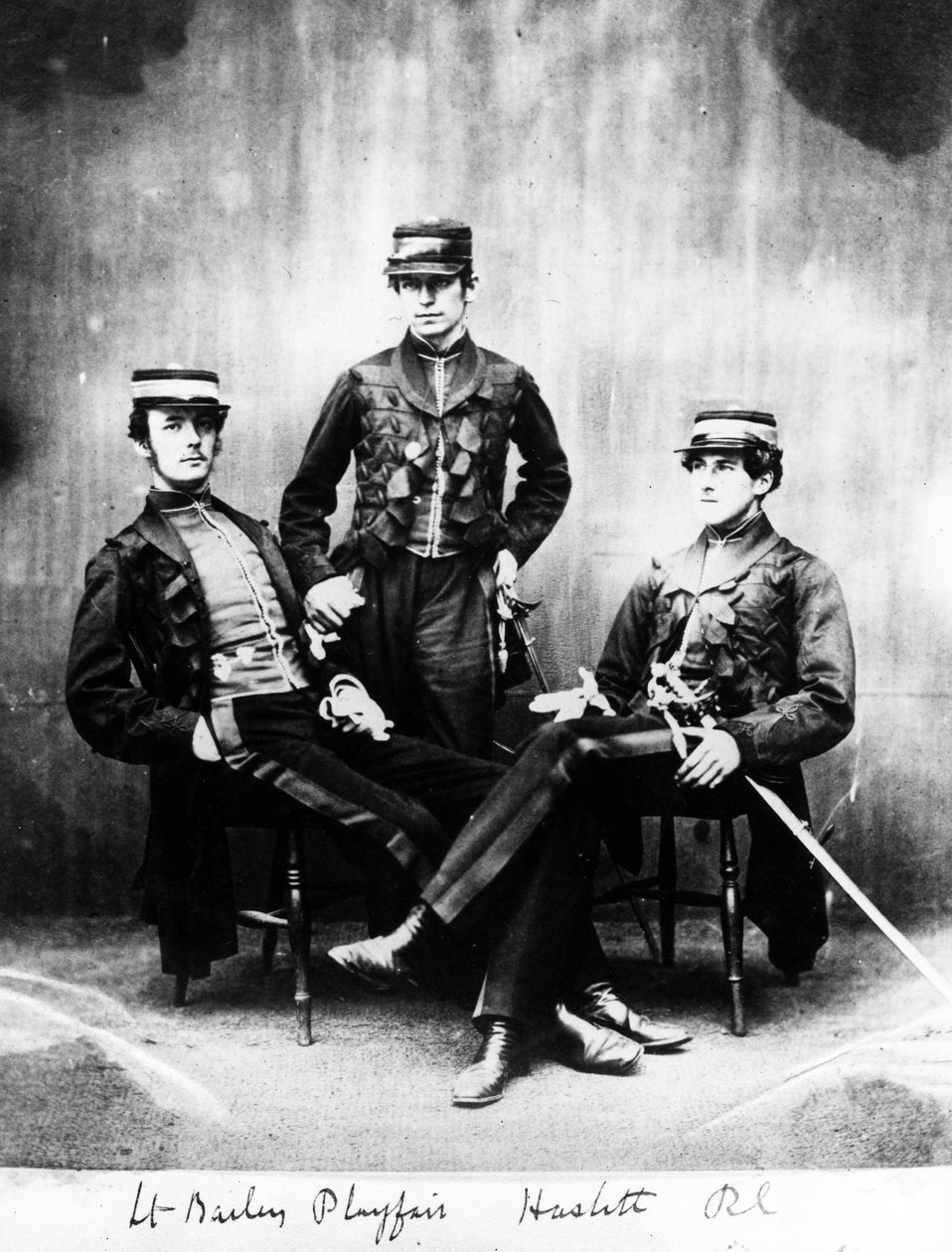 Löjtnanter Bailey, Playfair och Haslitt, ca 1860 av European Photographer