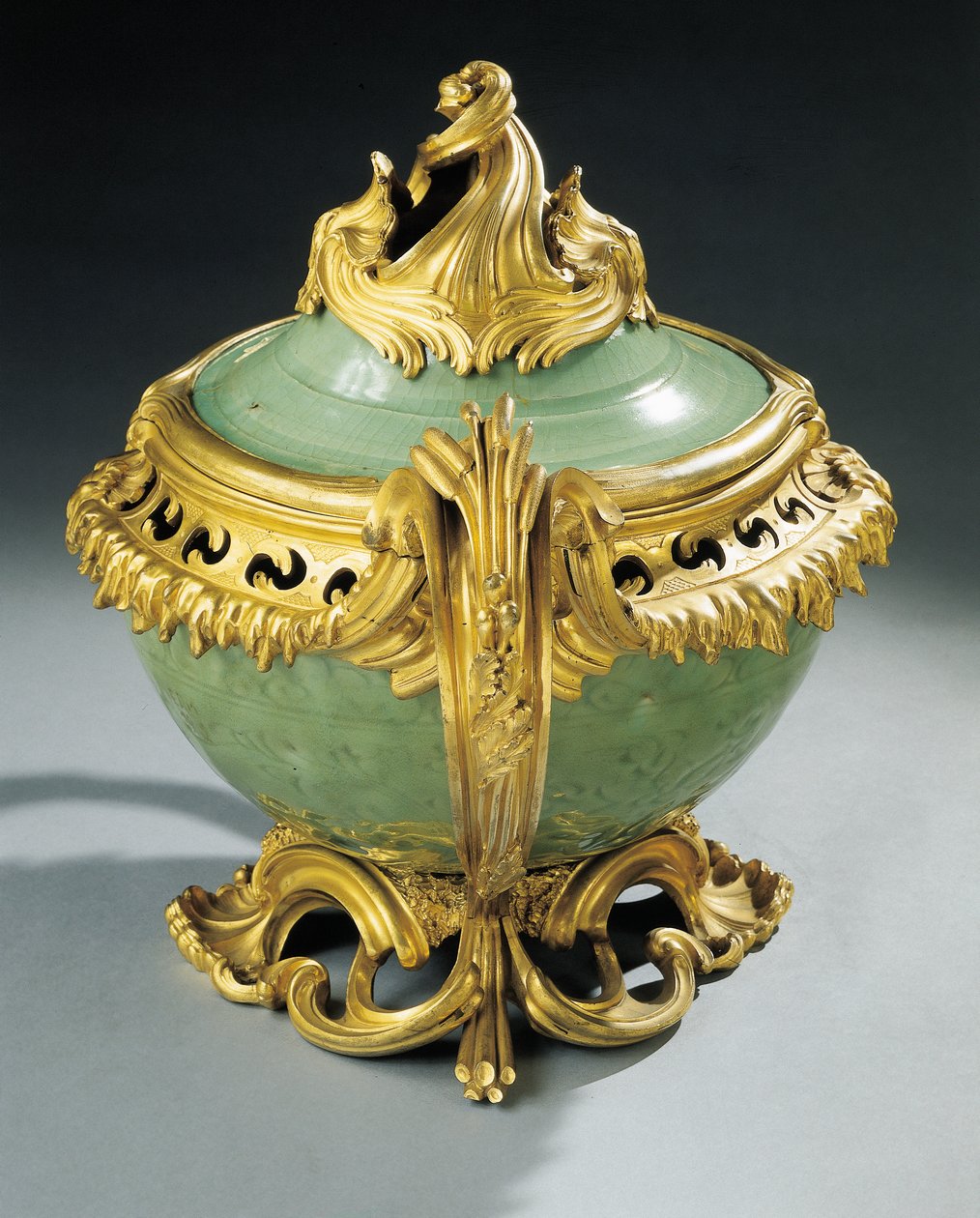 Louis XV potpurri vas av European School