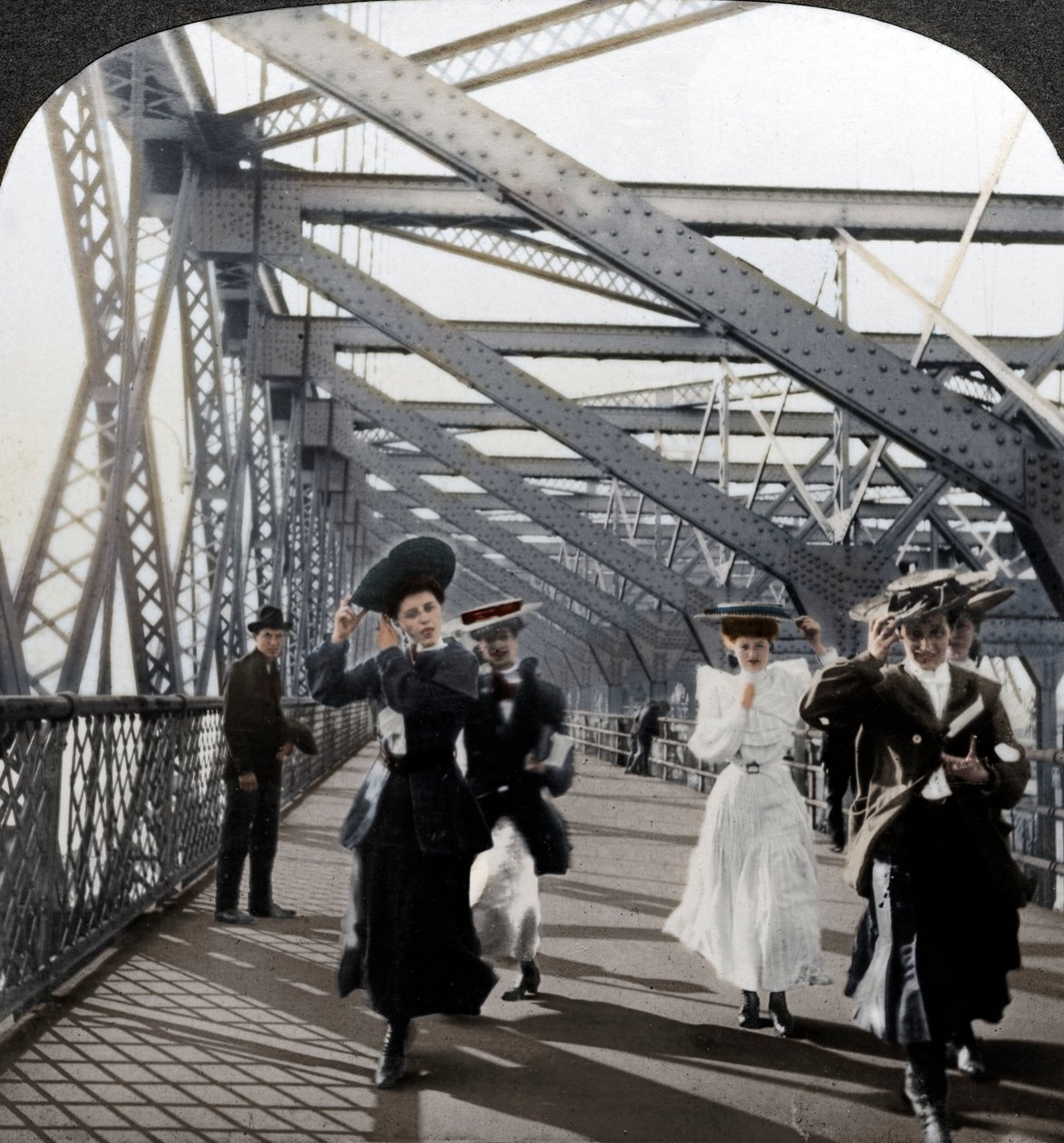Strandpromenaden, Williamsburg Bridge, New York, USA, c1900-talet av Excelsior Stereoscopic Tours
