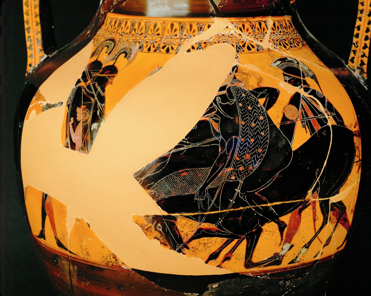 Stridsscen. Svartfigurerad amfora, samma som 10-03-03/48 ... av Exekias Exekias