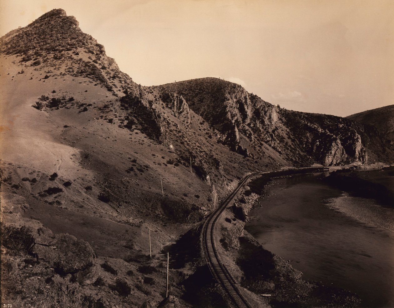 Östra ingången, Jefferson Canyon, för Northern Pacific Railroad av F. Jay Haynes