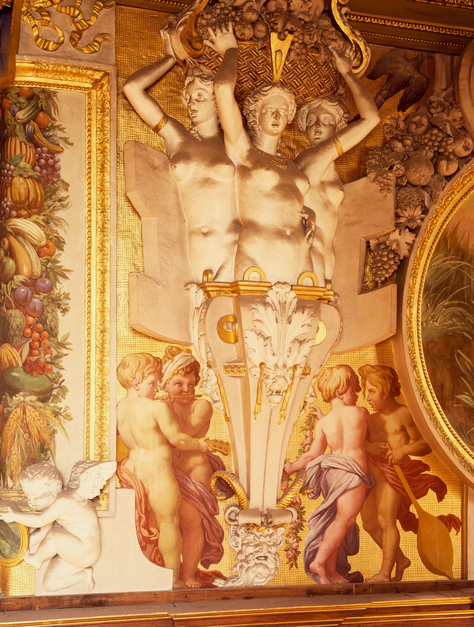 Fresker och stuckaturer i Francis I:s galleri i Chateau de Fontainebleau, Frankrike (ett världsarv av UNESCO av F. and Rosso Fiorentino G. Primaticcio