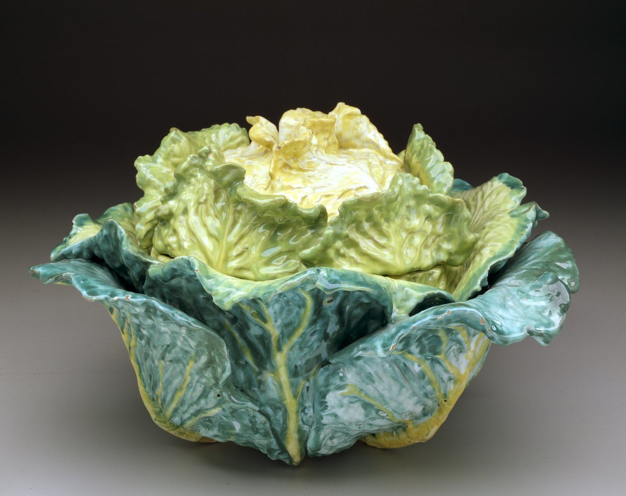"Cabbage" terrin och lock, ca 1755 (tennglaserat lergods) av Factory Sceaux
