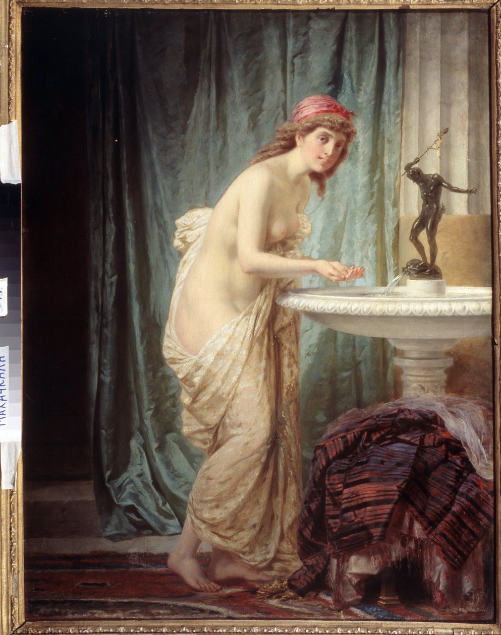 Orientalism ""Morgontoaletten"" ung kvinna bara klädd i ett lakan fräschar upp sig vid fontänen. Målning av Feodor Andreyevich Bronnikov (1827-1902) Statens konstmuseum i Dagestan Republic, Makhachkala, Ryssland av Fedor Andreevich Bronnikov