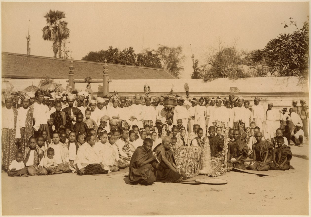 Andakter vid Arakan-pagoden, Mandalay, Burma, sent 1800-tal (albumintryck) av Felice Beato