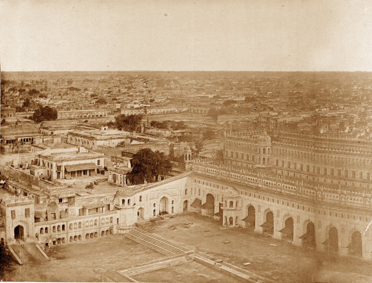 Panorama över MachiBoran, Lucknow av Felice Beato