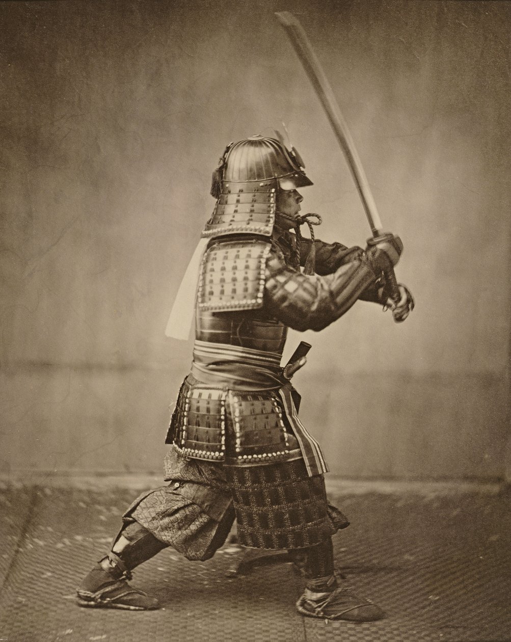 Samuraj med upphöjt svärd, ca 1860 (albumenprint) av Felice Beato