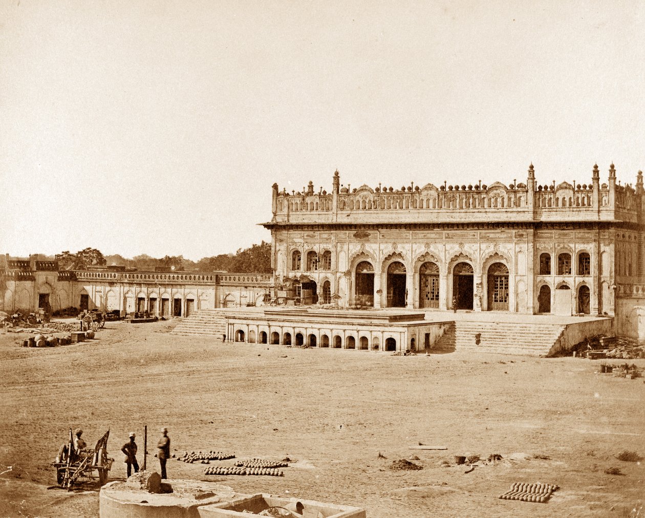 Den lilla Emaumbara, Lucknow av Felice Beato