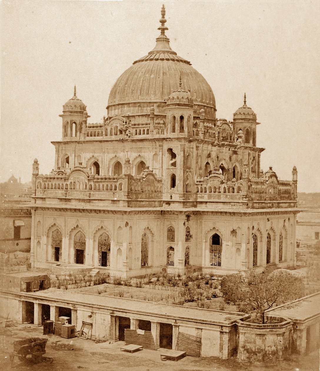 Saadat Alis grav i Kaiserbagh-palatset, Lucknow, 1858 av Felice Beato