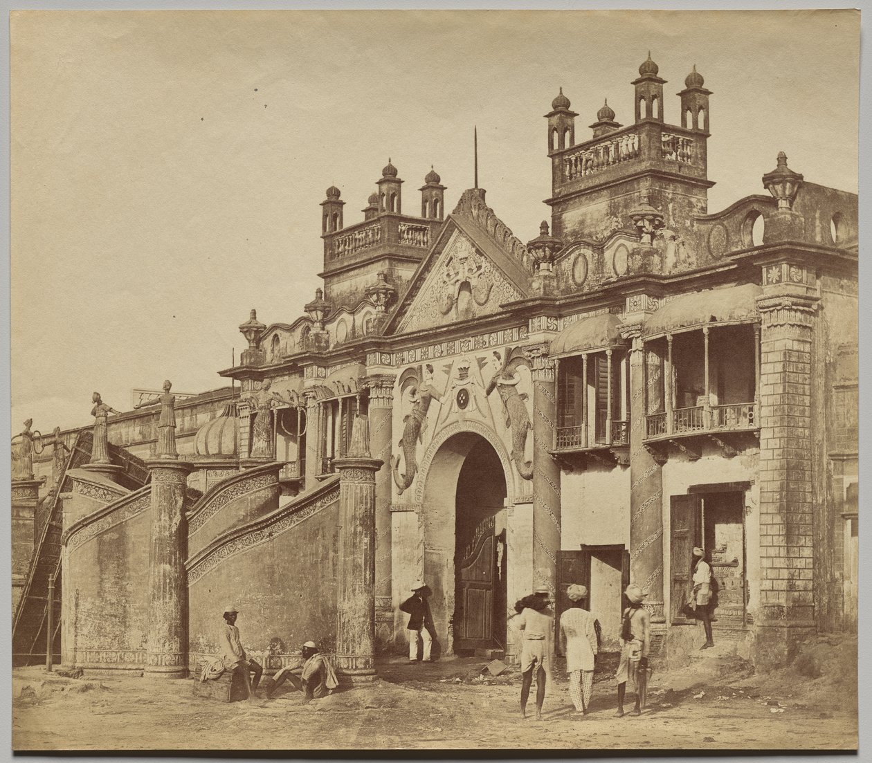 Port som leder in i Kaiserbagh av Felice A. Beato