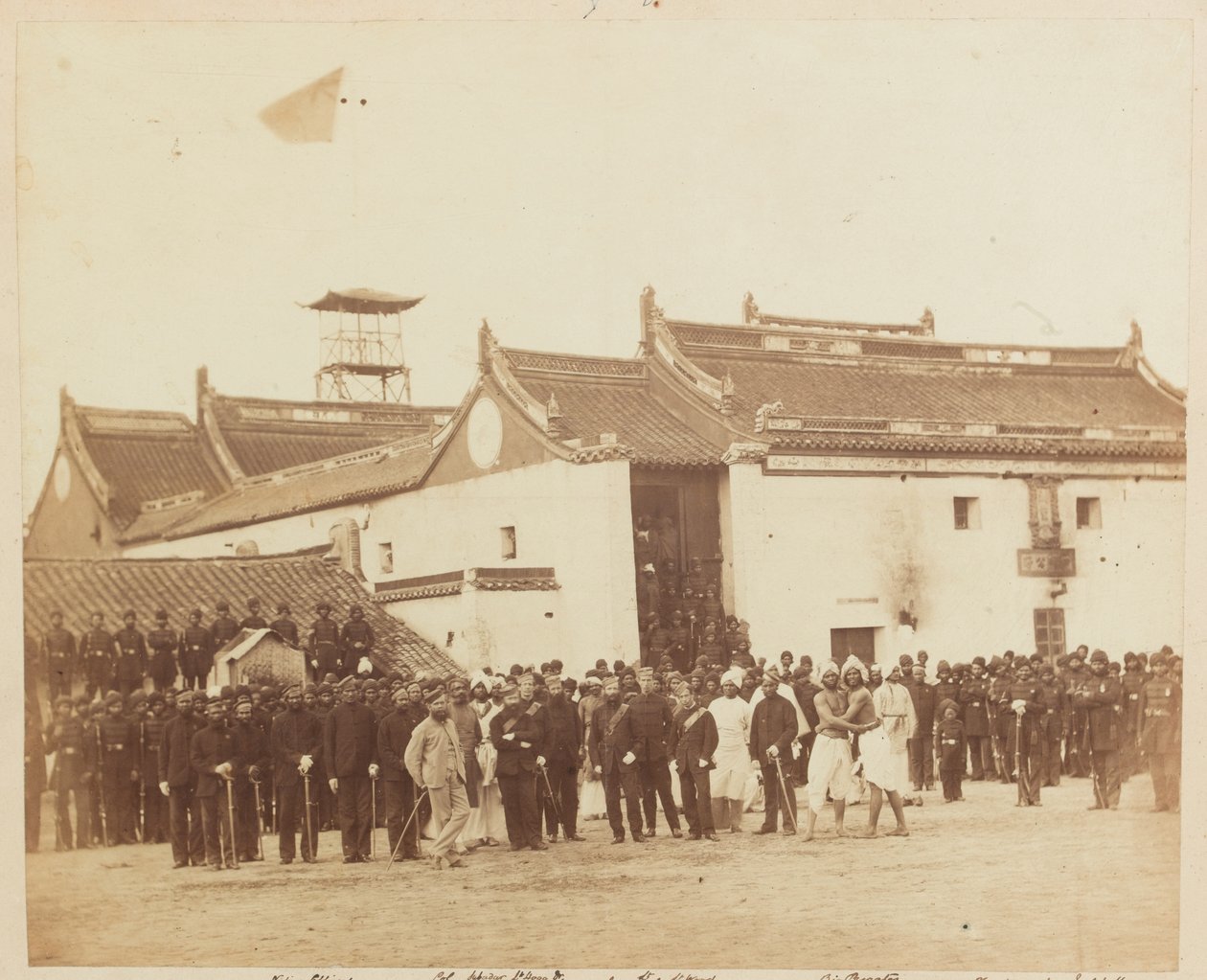 2nd Belooch Regiment of Native Infantry, Bombay, utanför Ning Po Joss-huset, Kina, 1860 av Felice Beato