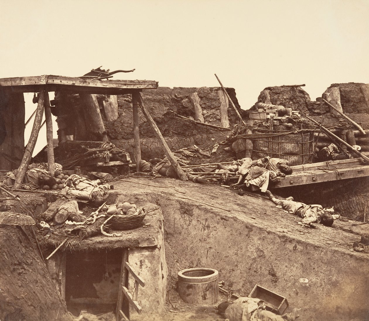[Efter erövringen av Taku-forten], 1860. av Felice Beato