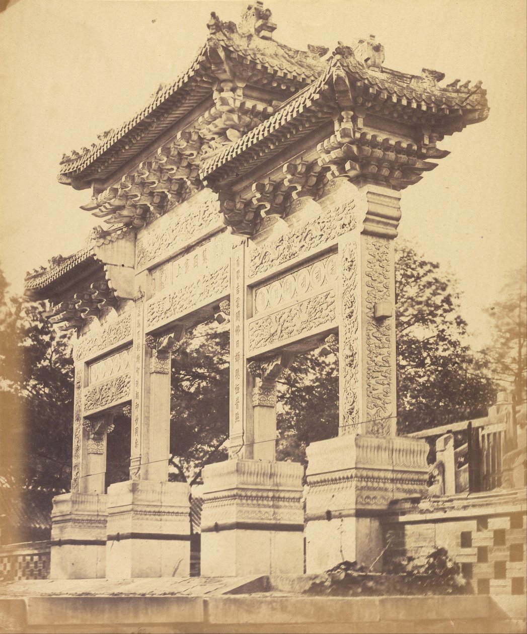 Båge i Lama-templet, nära Pekin, oktober 1860 av Felice Beato