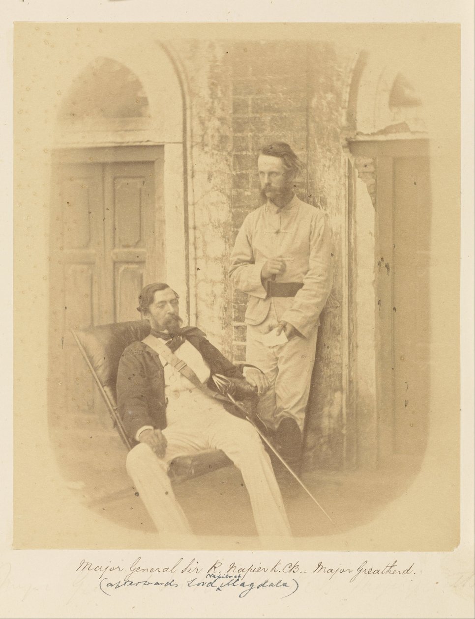 Generalmajor Sir R. Napier, K.C.B. och Major Greatherd av Felice Beato